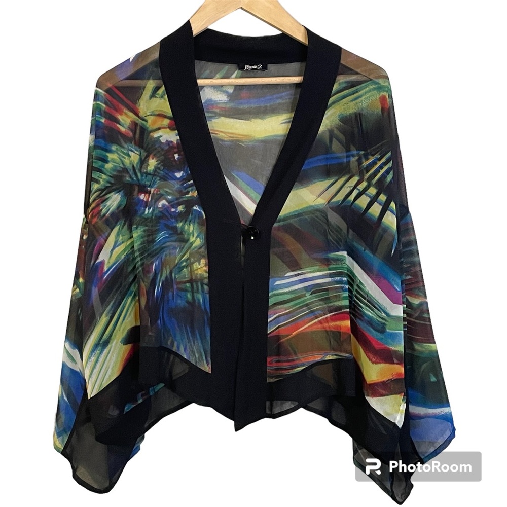 Kavita short sheer kimono shrug. Abstract tropical print. Women’s OS